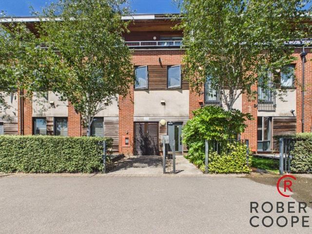 Station Approach, Ruislip HA4, 2 bed flat to rent, £1,650 pcm | PrimeLocation