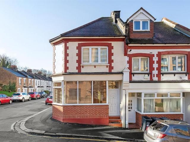 Station Approach Road, Coulsdon CR5 1 bed maisonette to rent £1,550 pcm £358 pw