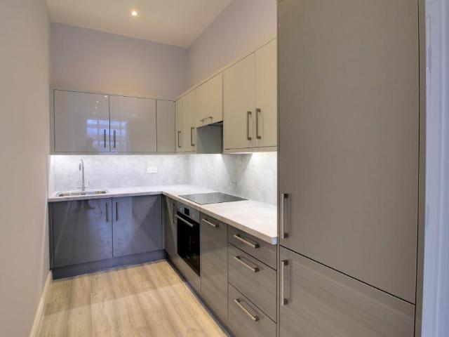Station Approach, Southend on Sea. 1 bed flat to rent £950 pcm £219 pw