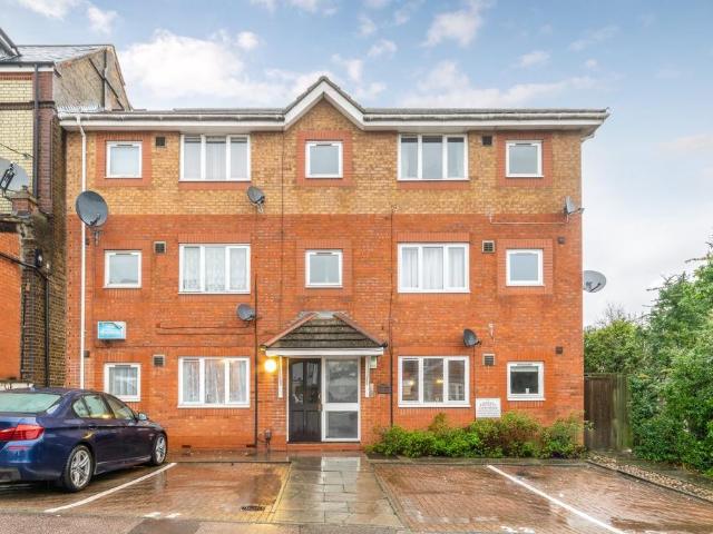 Station Approach West, Redhill 1 bed apartment to rent £1,200 pcm £277 pw