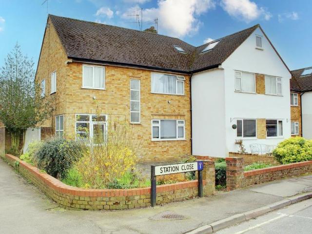 Station Close, Brookmans Park AL9, 2 bed maisonette to rent, £1,600 pcm | PrimeLocation