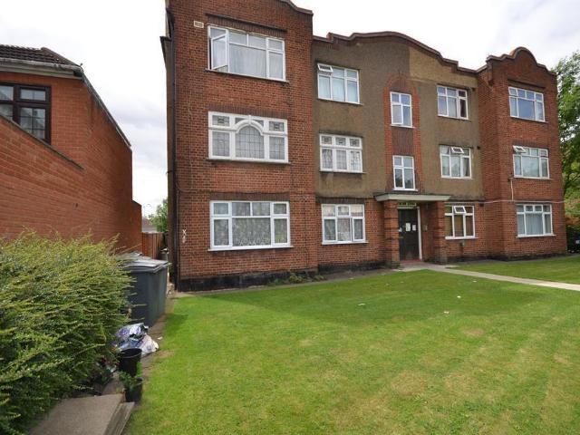 Station Court, Windermere Avenue. 2 bed flat to rent £1,695 pcm £391 pw
