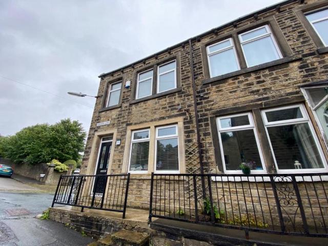 Station Lane, Golcar, Huddersfield 2 bed end of terrace house to rent £725 pcm £167 pw