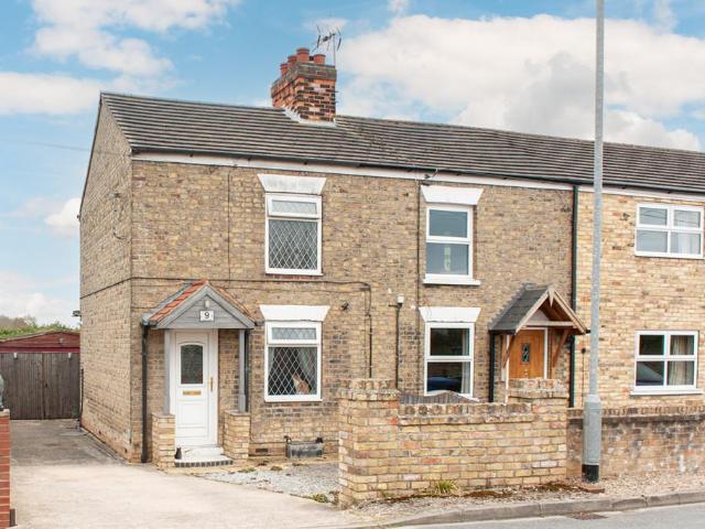Station Lane, Holme On Spalding Moor. 2 bed semi detached house to rent £900 pcm £208 pw