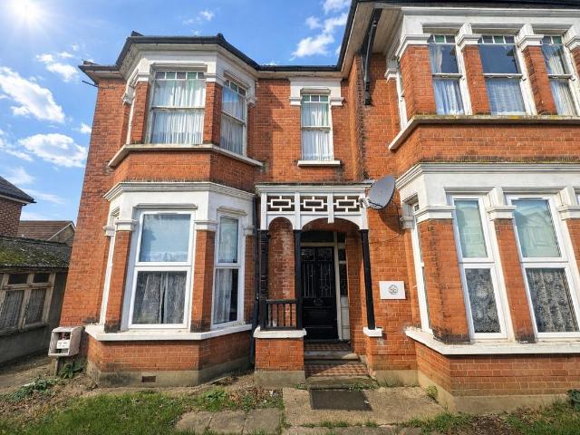 Station Lane, Hornchurch RM12, 3 bed flat to rent, £2,250 pcm | PrimeLocation