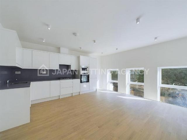 Station Parade, Uxbridge Road, Ealing 2 bed flat to rent £2,100 pcm £485 pw