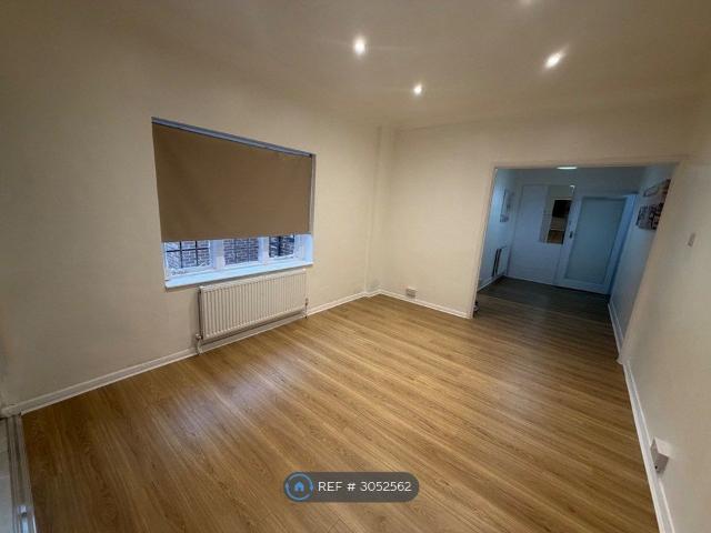 Station Parade, Virginia Water GU25, 1 bed flat to rent, £1,550 pcm | PrimeLocation