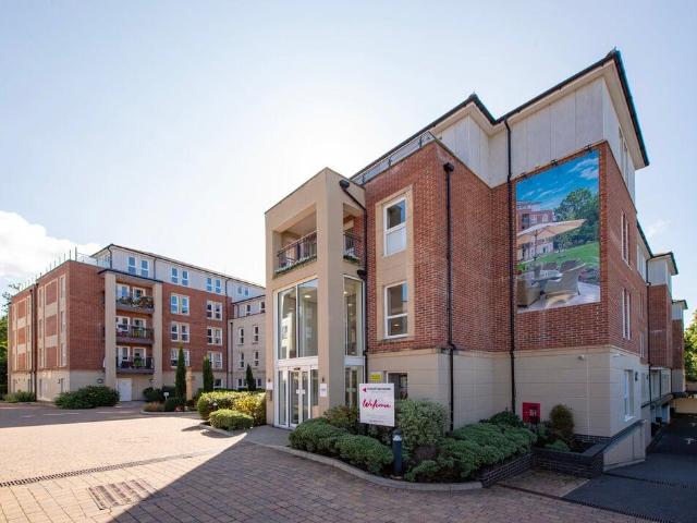 Station Parade, Virginia Water GU25 1 bed retirement property to rent £3,800 pcm £877 pw