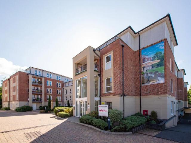 Station Parade, Virginia Water GU25 2 bed retirement property to rent £5,500 pcm £1,269 pw