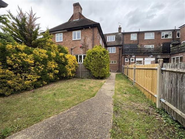 Station Parade, Virginia Water, Surrey GU25, 4 bed flat to rent, £2,200 pcm | PrimeLocation