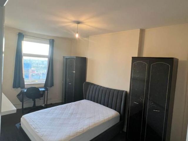 Station Rd, London, NW10 1 bed in a house share to rent £795 pcm £183 pw