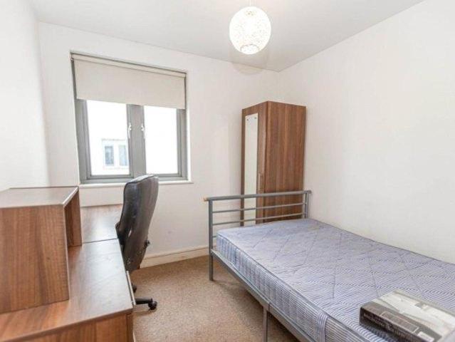 Station Road 4 bed flat to rent £2,700 pcm £623 pw