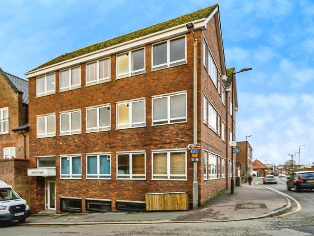 Station Road, CHESHAM Studio to rent £1,100 pcm £254 pw