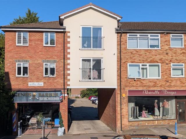 Station Road, Cuffley EN6, 1 bed flat to rent, £1,300 pcm | PrimeLocation