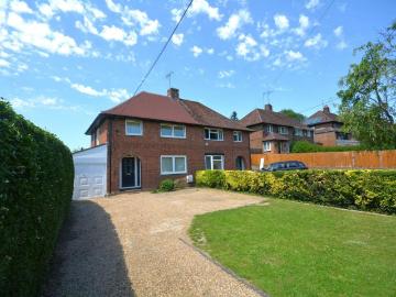Station Road, Amersham. 3 bed semi detached house to rent £2,750 pcm £635 pw
