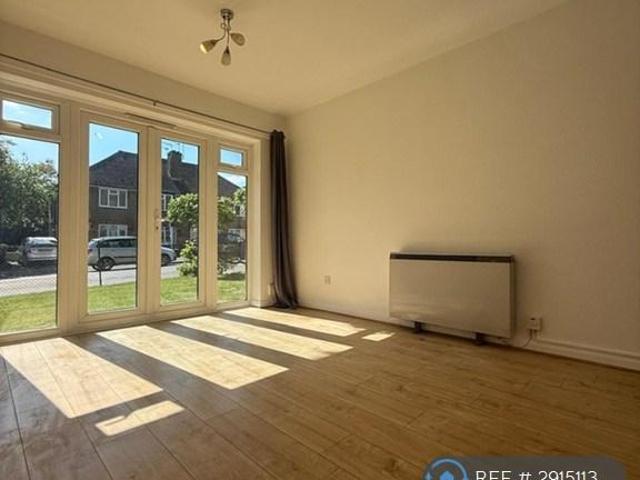 Station Road, Amersham, HP6 2 bed flat to rent £1,450 pcm £335 pw