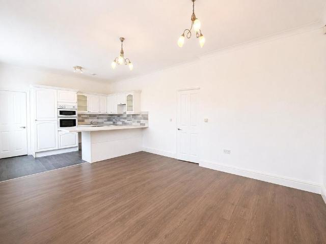 Station Road, Ainsdale, Southport. 1 bed apartment to rent £800 pcm £185 pw