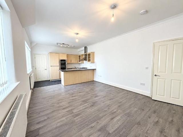 Station Road, Ainsdale, Southport. 2 bed apartment to rent £975 pcm £225 pw