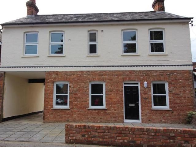 Station Road, Bourne End SL8, 1 bed flat to rent, £1,250 pcm | PrimeLocation