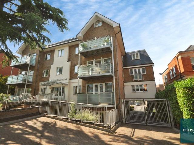 Station Road, Barnet, EN5 2 bed apartment to rent £2,350 pcm £542 pw