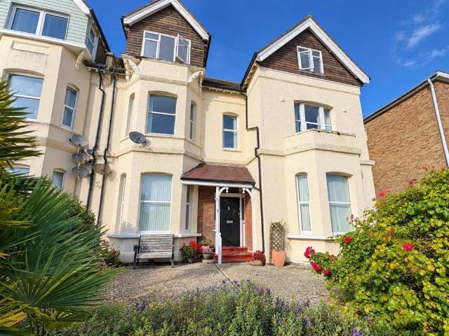 Station Road, Bexhill On Sea 2 bed ground floor flat to rent £1,250 pcm £288 pw