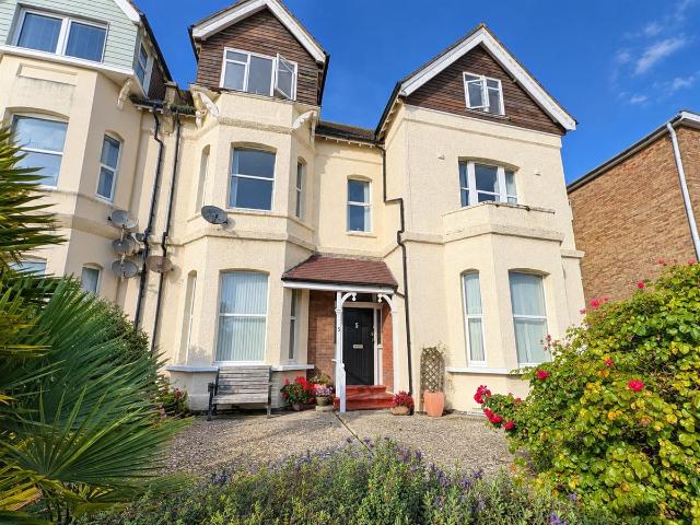 Station Road, Bexhill On Sea TN40, 2 bed flat to rent, £1,250 pcm | PrimeLocation