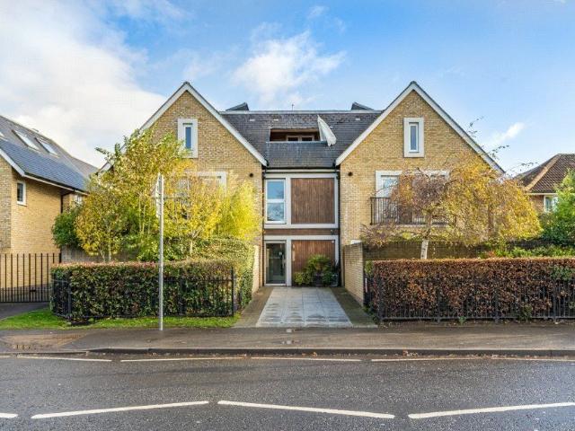 Station Road, Beaconsfield HP9, 2 bed flat to rent, £2,950 pcm | PrimeLocation