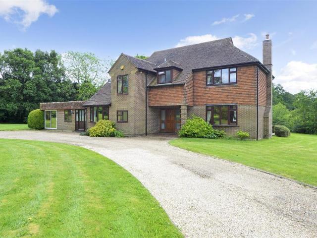 Station Road, Billingshurst RH14 4 bed detached house to rent £3,250 pcm £750 pw