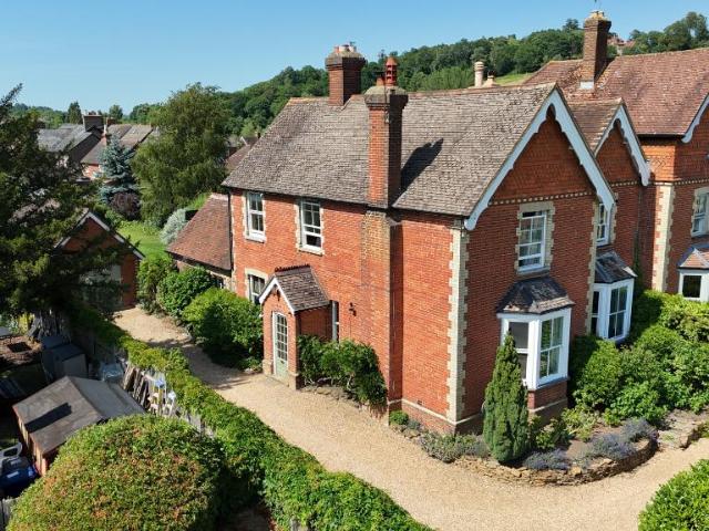 Station Road, Bramley, Surrey GU5 4 bed semi detached house to rent £5,500 pcm £1,269 pw
