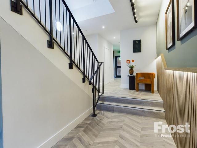 Station Road, Gerrards Cross. 2 bed apartment to rent £2,500 pcm £577 pw