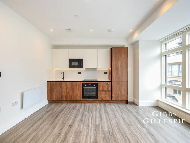 Station Road, Gerrards Cross, Buckinghamshire SL9, 1 bed flat to rent, £1,500 pcm | PrimeLocation