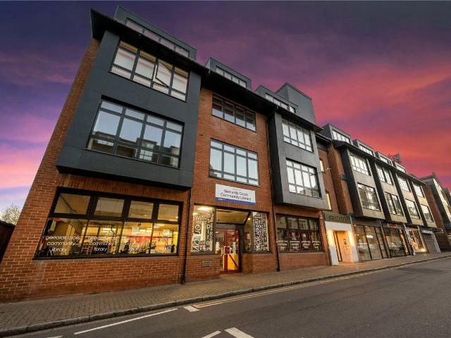 Station Road, Gerrards Cross, Buckinghamshire SL9, 2 bed flat to rent, £2,000 pcm | PrimeLocation