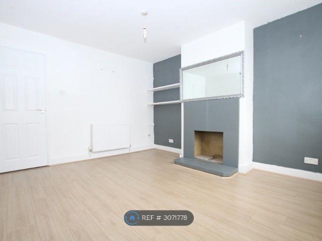 Station Road, Gillingham ME8, 2 bed terraced house to rent, £1,250 pcm | PrimeLocation