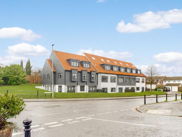 Station Road, Dorking RH4, Studio to rent, £1,000 pcm | PrimeLocation