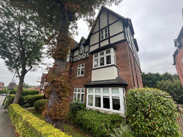 Station Road, Dorridge, Solihull. 2 bed flat to rent £1,200 pcm £277 pw