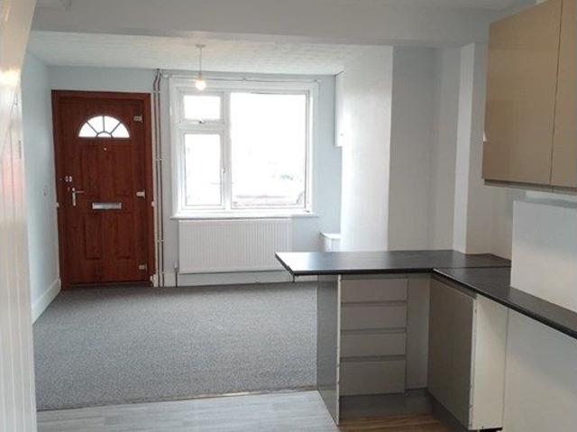 Station Road, Dunstable LU5, 2 bed terraced house to rent, £1,050 pcm | PrimeLocation