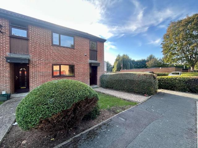 Station Road East, Ash Vale 1 bed terraced house to rent £1,100 pcm £254 pw
