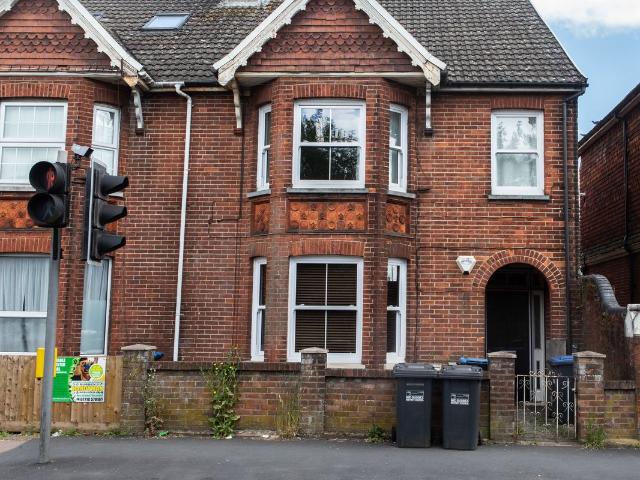 Station Road, East Grinstead RH19, 1 bed flat to rent, £1,150 pcm | PrimeLocation