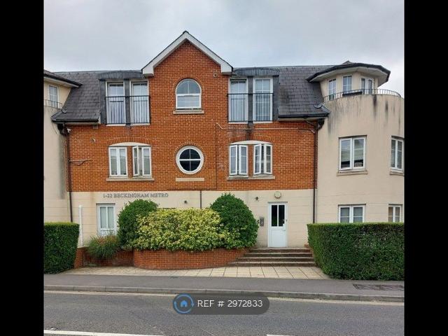 Station Road, Egham TW20, 2 bed flat to rent, £1,800 pcm | PrimeLocation