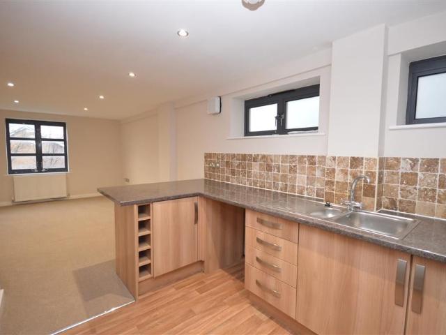 Station Road, Kettering NN15, 2 bed flat to rent, £925 pcm | PrimeLocation