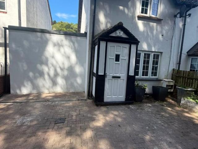 Station Road, Kenley CR8, 4 bed detached house to rent, £2,500 pcm | PrimeLocation
