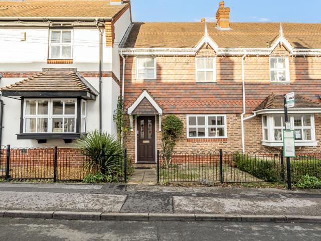 Station Road, Kintbury 3 bed terraced house to rent £1,600 pcm £369 pw