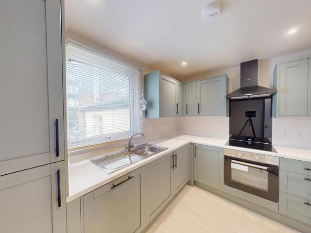 Station Road, Hove, BN41 3 bed flat to rent £1,650 pcm £381 pw