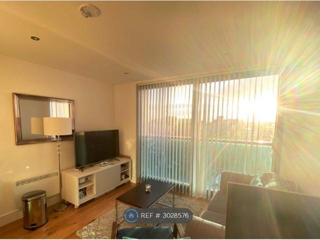 Station Road, Hayes UB3, Studio to rent, £1,350 pcm | PrimeLocation