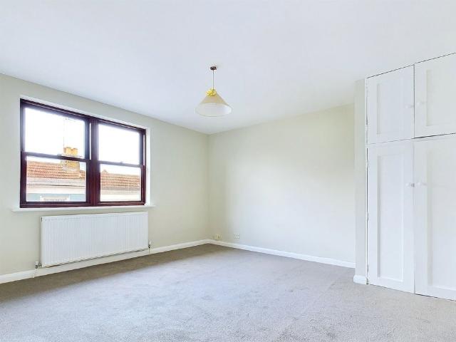 Station Road, Hampton, TW12