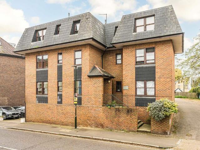 Station Road, Hampton TW12, 2 bed flat to rent, £1,675 pcm | PrimeLocation