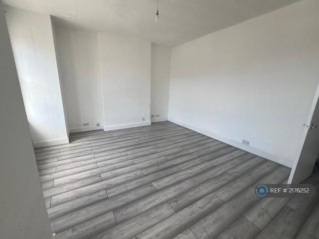 Station Road, Harrow, HA1 2 bed flat to rent £1,795 pcm £414 pw