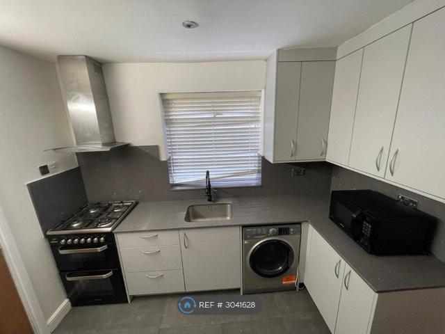 Station Road, Harrow HA1, 3 bed flat to rent, £2,250 pcm | PrimeLocation