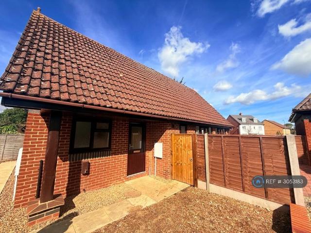 Station Road, Henlow, SG16 2 bed detached house to rent £1,500 pcm £346 pw