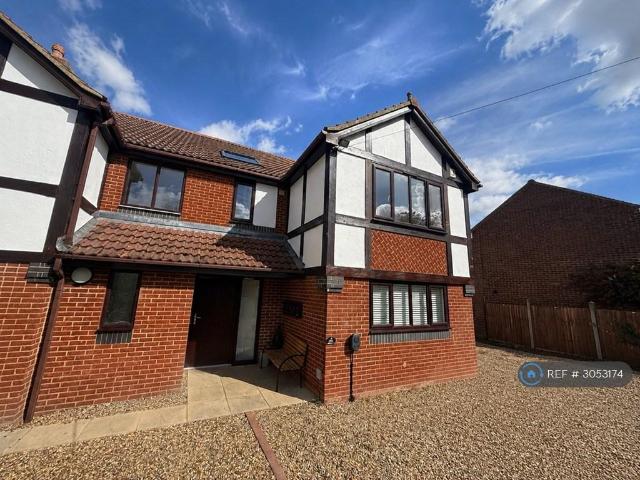 Station Road, Henlow, SG16 2 bed flat to rent £1,200 pcm £277 pw